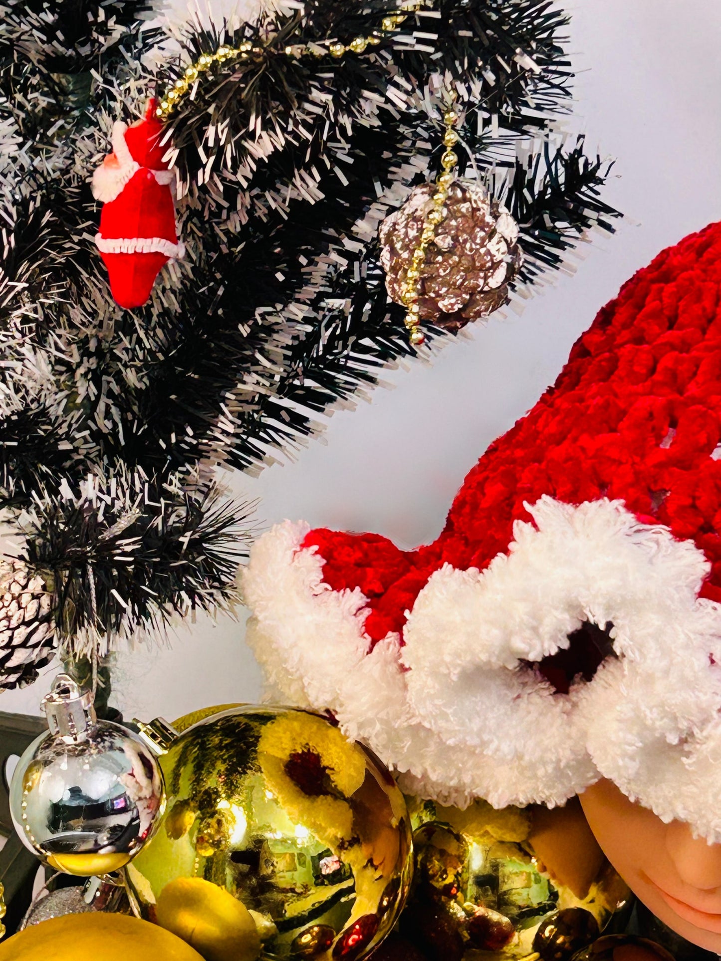 Red and white ruffle hat