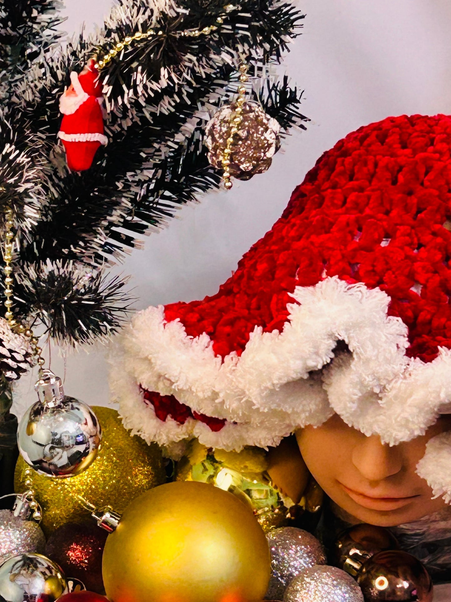Red and white ruffle hat